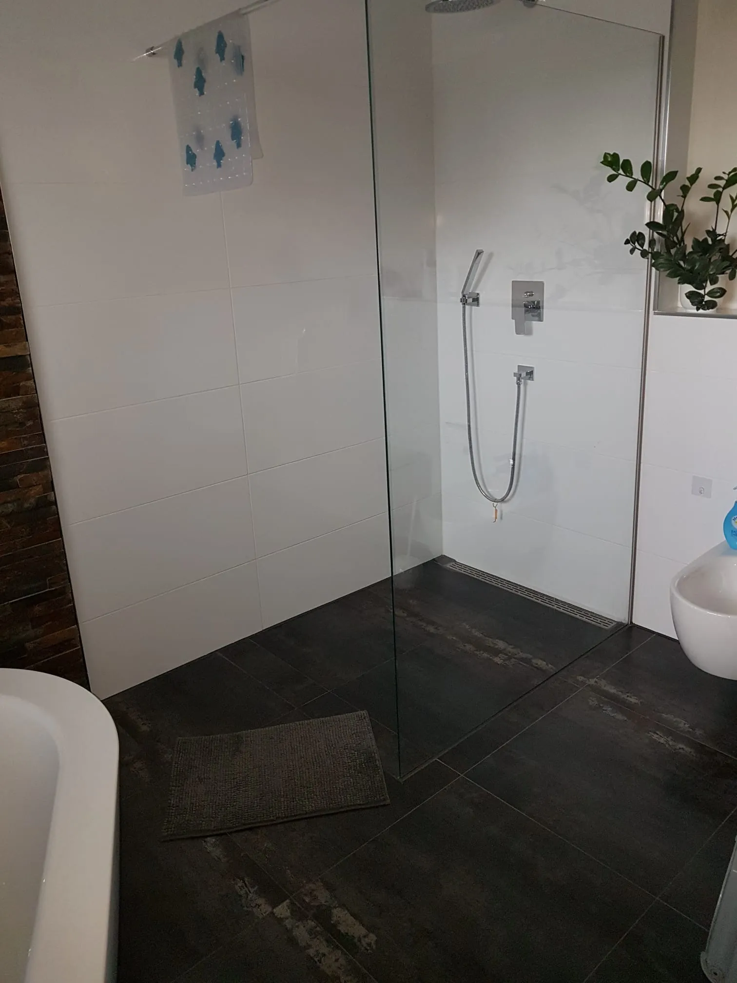Barrierefreies Badezimmer mit ebenerdiger Dusche, Nürnberg